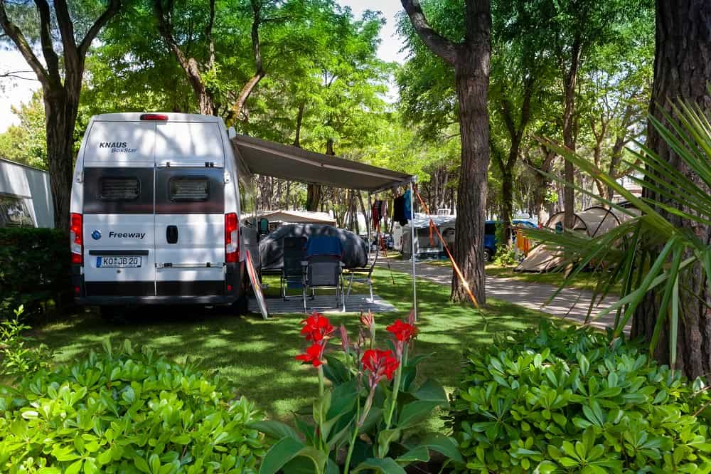 Piazzola C2 con camper parcheggiato